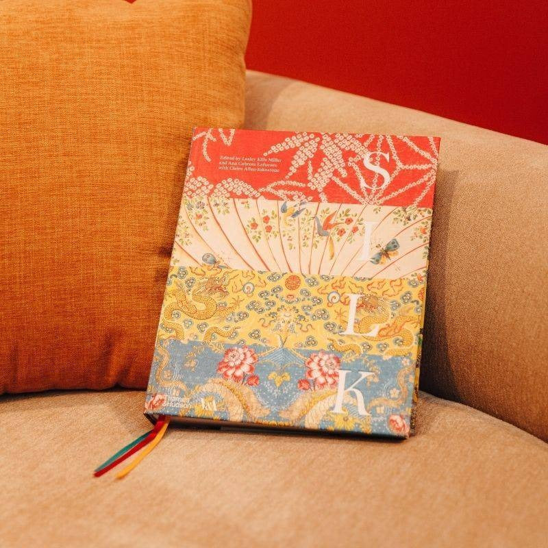 Livro Silk: Fiber, Fabric and Fashion