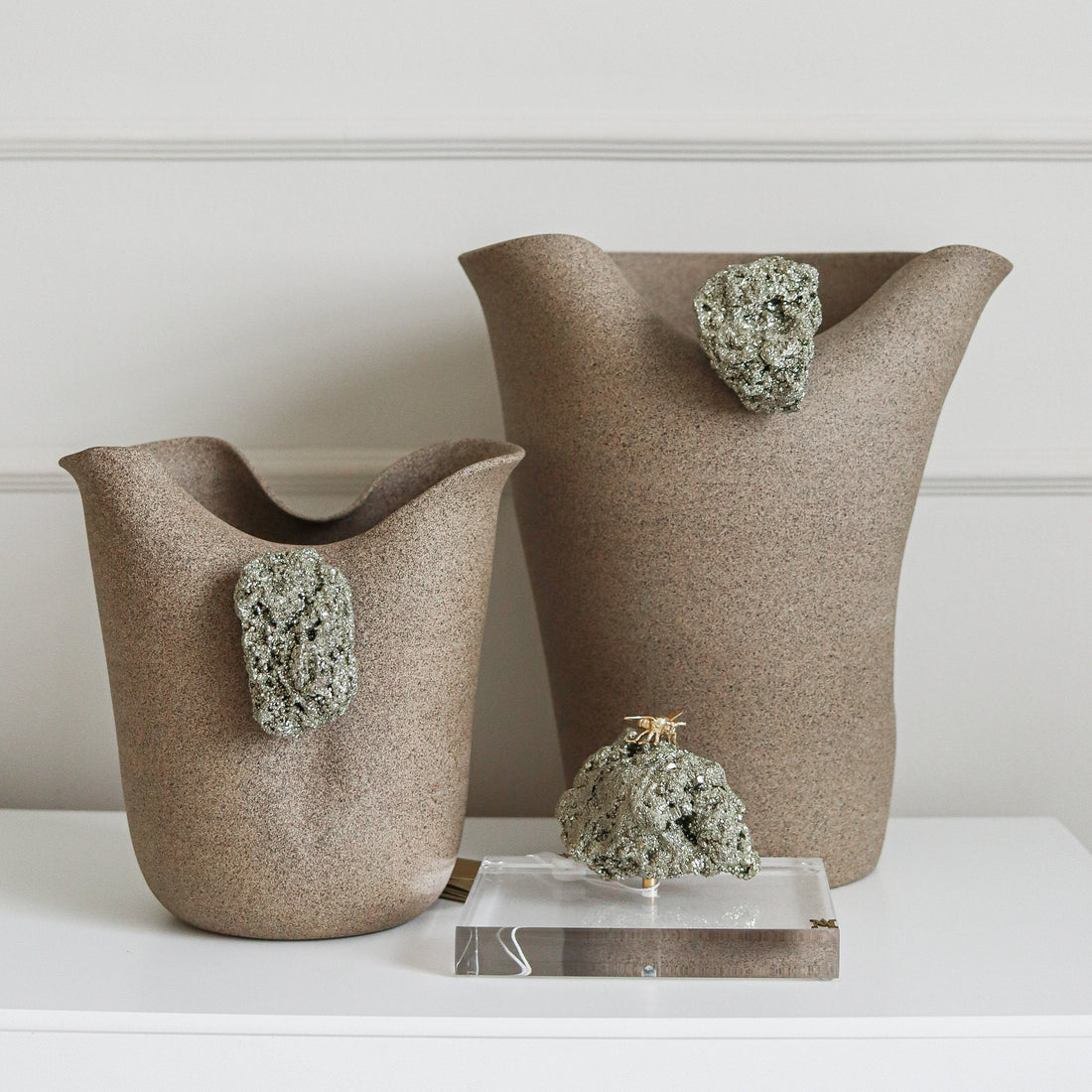 Pedras em Objetos Decorativos: Como a Natureza Bruta Ganha Espaço na Decoração