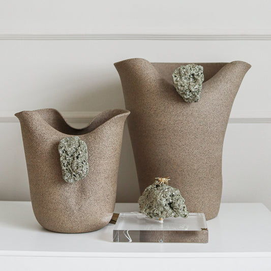 Pedras em Objetos Decorativos: Como a Natureza Bruta Ganha Espaço na Decoração