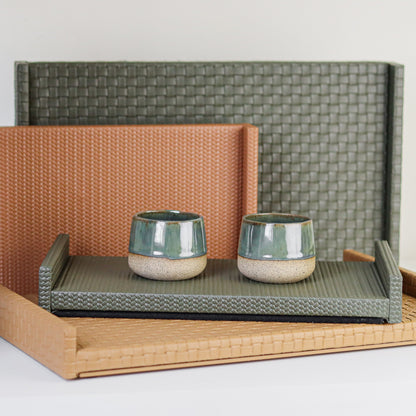 Bandeja em Couro Tressê Verde Musgo - Base em Feltro 49x33