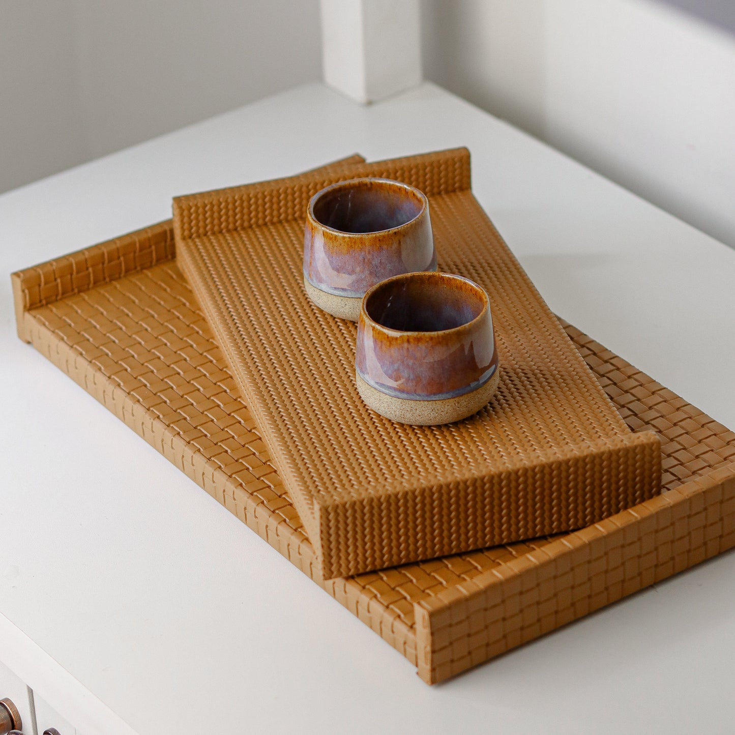 Bandeja em Couro Tressê Terracota - Base em Laca 33x17