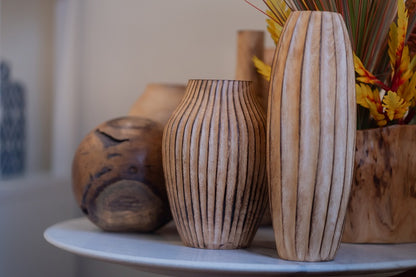Vaso Decorativo em Madeira Trabalhada M