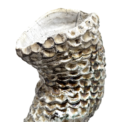 Escultura em Cerâmica Serpentina em Movimento