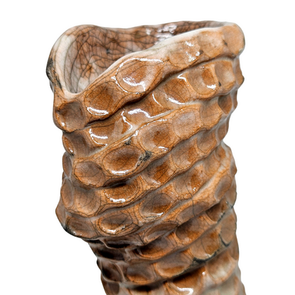 Escultura em Cerâmica Serpentina em Movimento